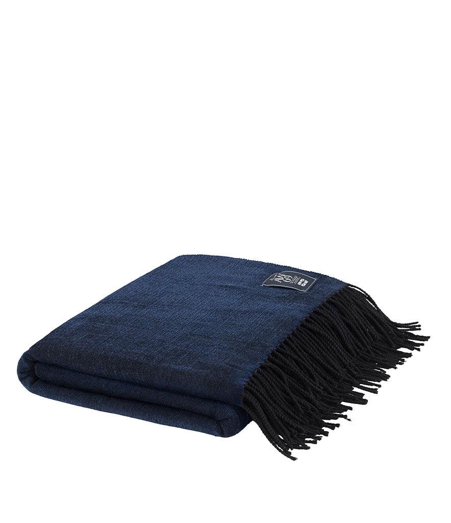 Plaid azul oscuro con flecos | 130 x 180 cm