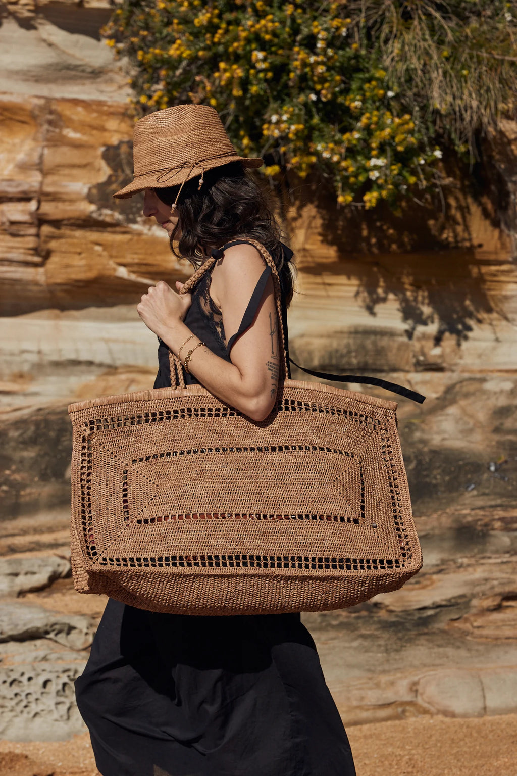 Bolso 3XXL de rafia artesanal en tono lino