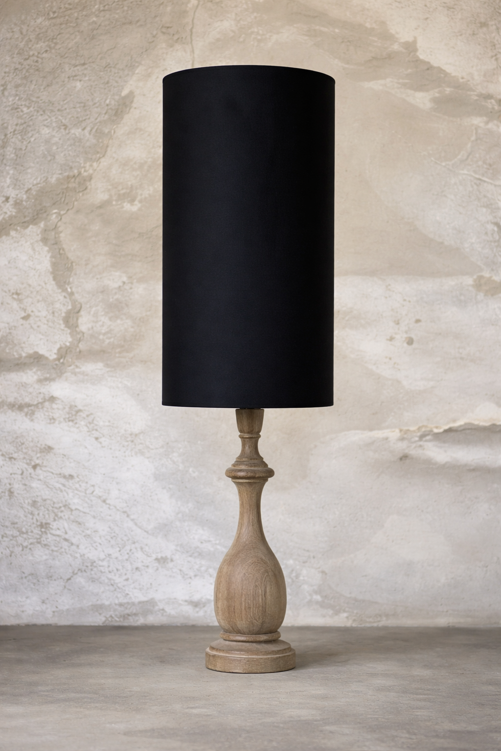 Lámpara de mesa natural con pantalla de terciopelo negro