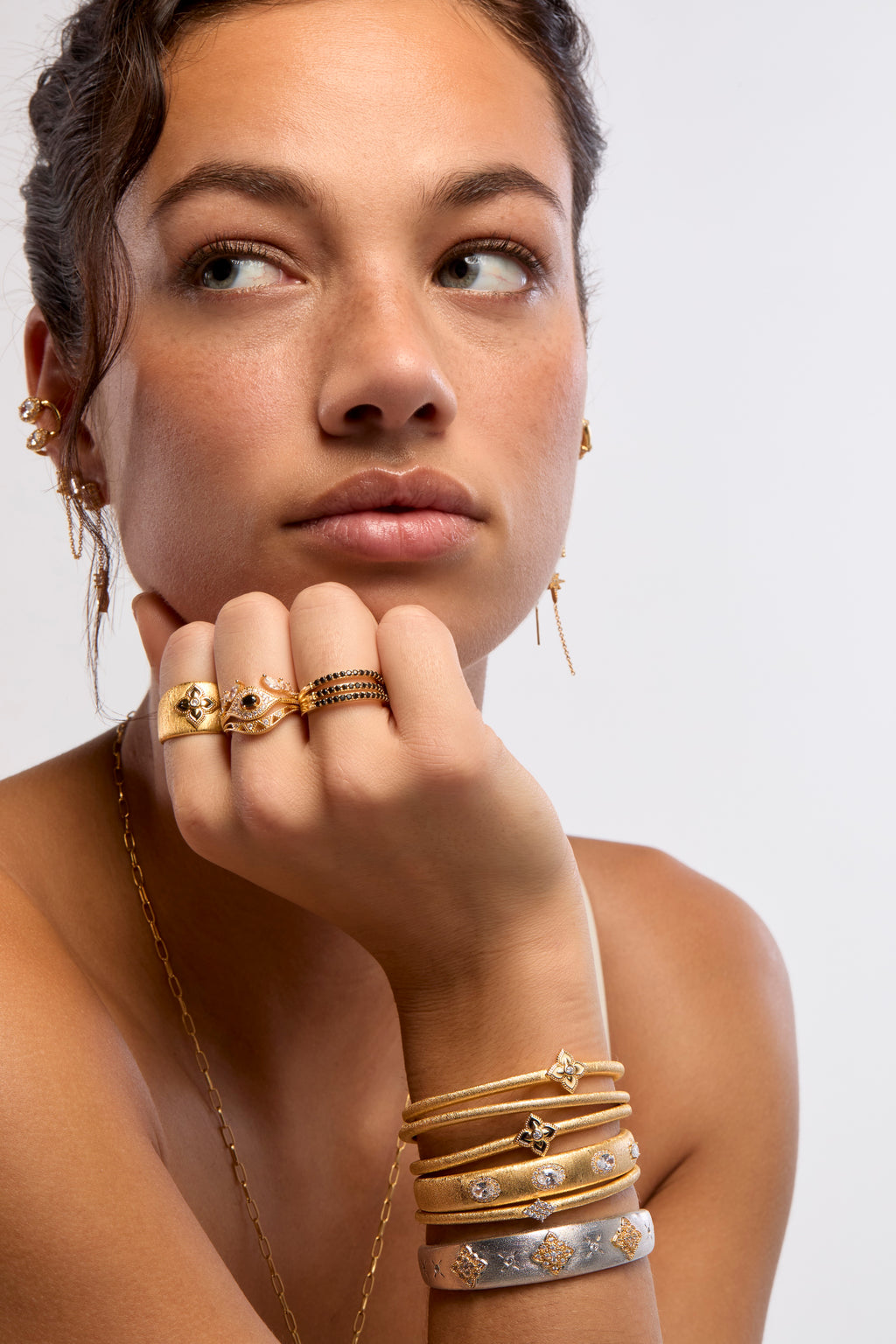 Anillo Black Lotus de oro
