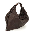 Bolso de hombro "ATENA" en piel de vacuno teñida en prenda con tejido.Marrón