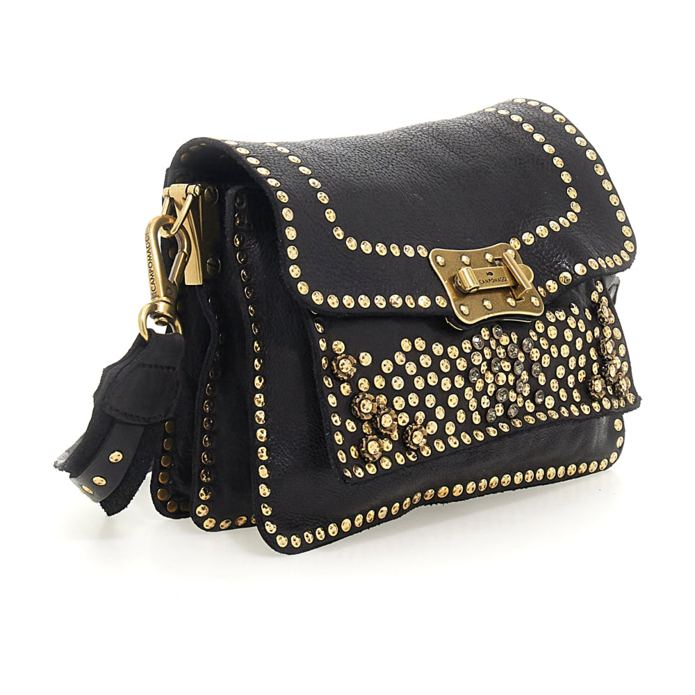 Bolso bandolera de piel negra con tachuelas florales y pedrería.