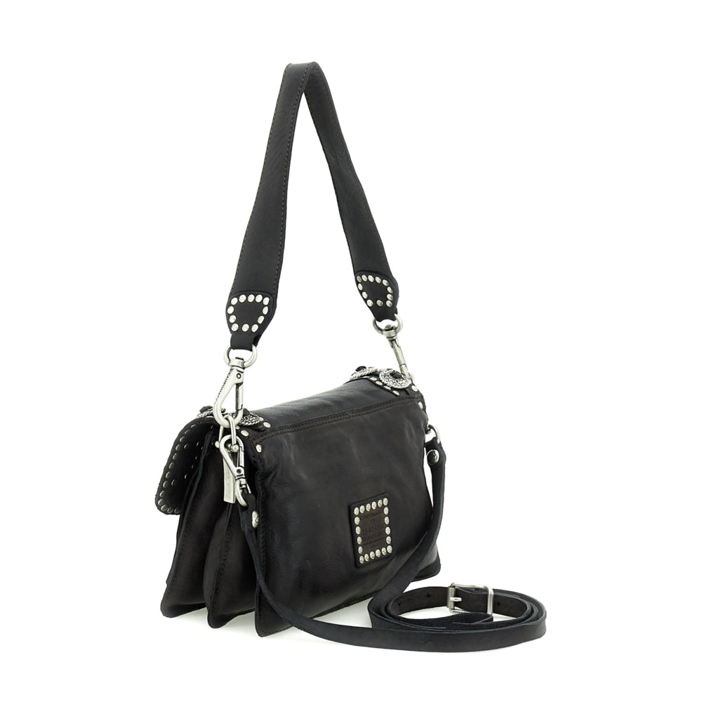 Bolso bandolera "AGNESE" de piel de vacuno teñida en prenda, con costuras y trabillas.  Color: Gris