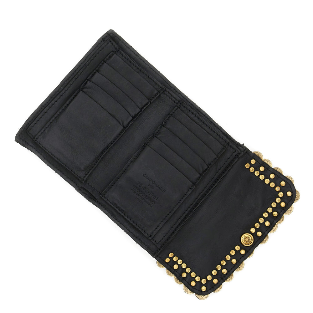Cartera "MIRTA" con monedero de piel de vacuno teñida en prenda con tachuelas y medallas. Negro  Color: Negro