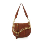 Bolso bandolera en piel de vacuno teñida en prenda, con tachuelas
