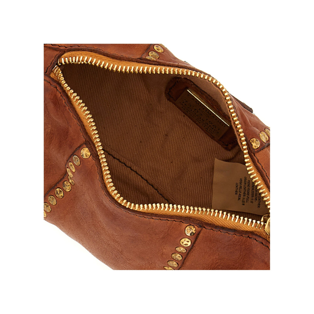 Bolso bandolera "LICIA" de piel de vacuno teñida en prenda con tachuelas.