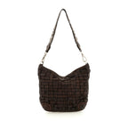 Bolso de hombro en piel de vacuno tejida y teñida en prenda, con asa de hombro con tachuelas