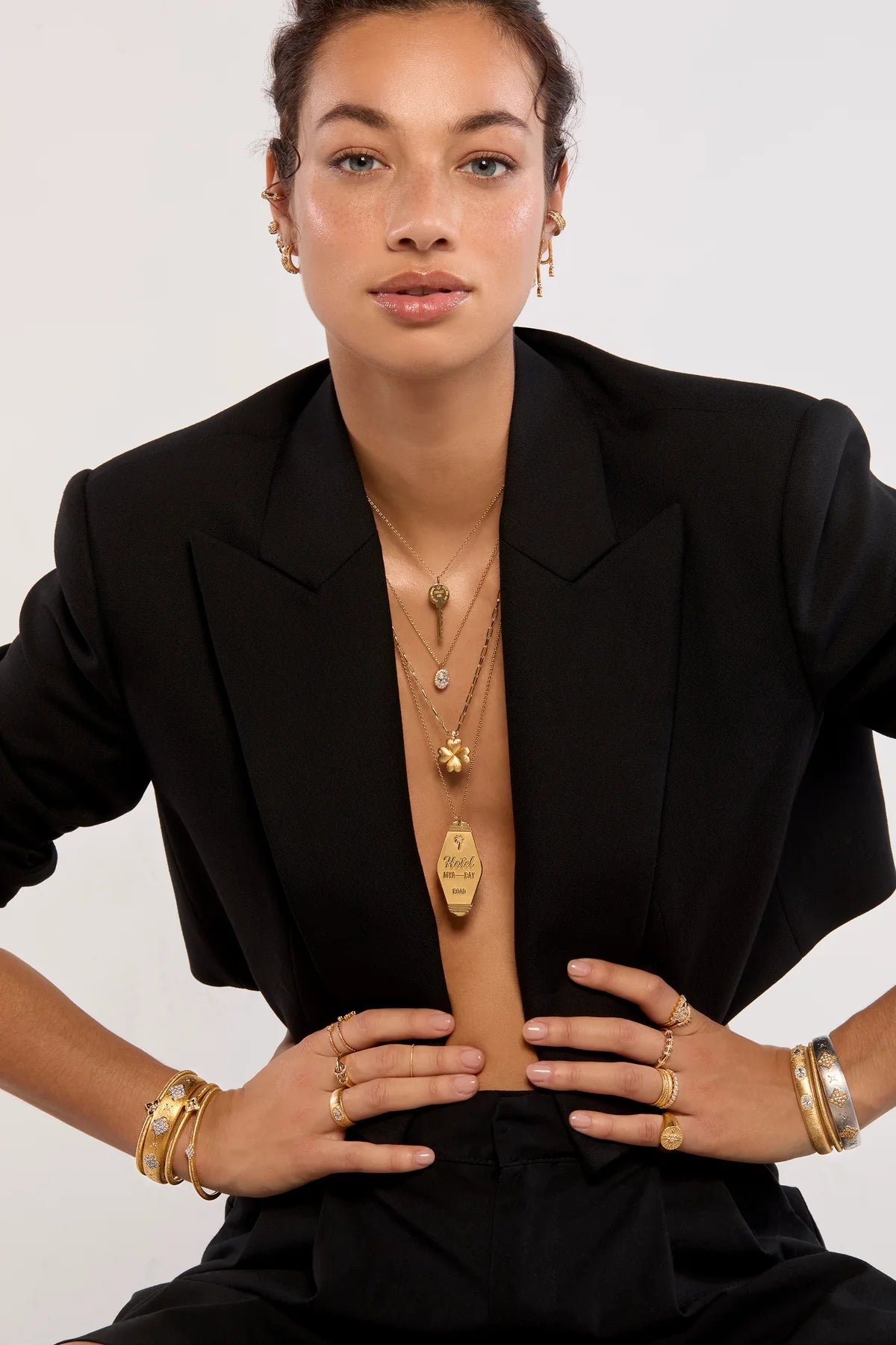 Collar Happy Hotel de oro