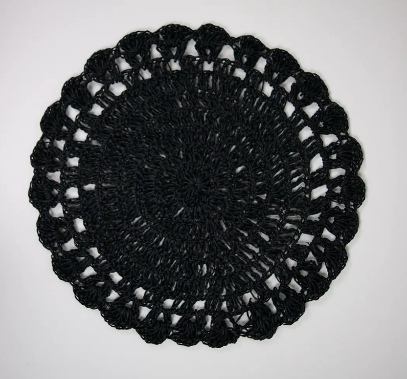 BAJO PLATO NEGRO CROCHE