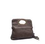 Bolso Trenzado con Asa y Tachuelas