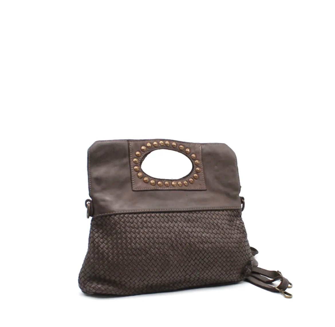 Bolso Trenzado con Asa y Tachuelas