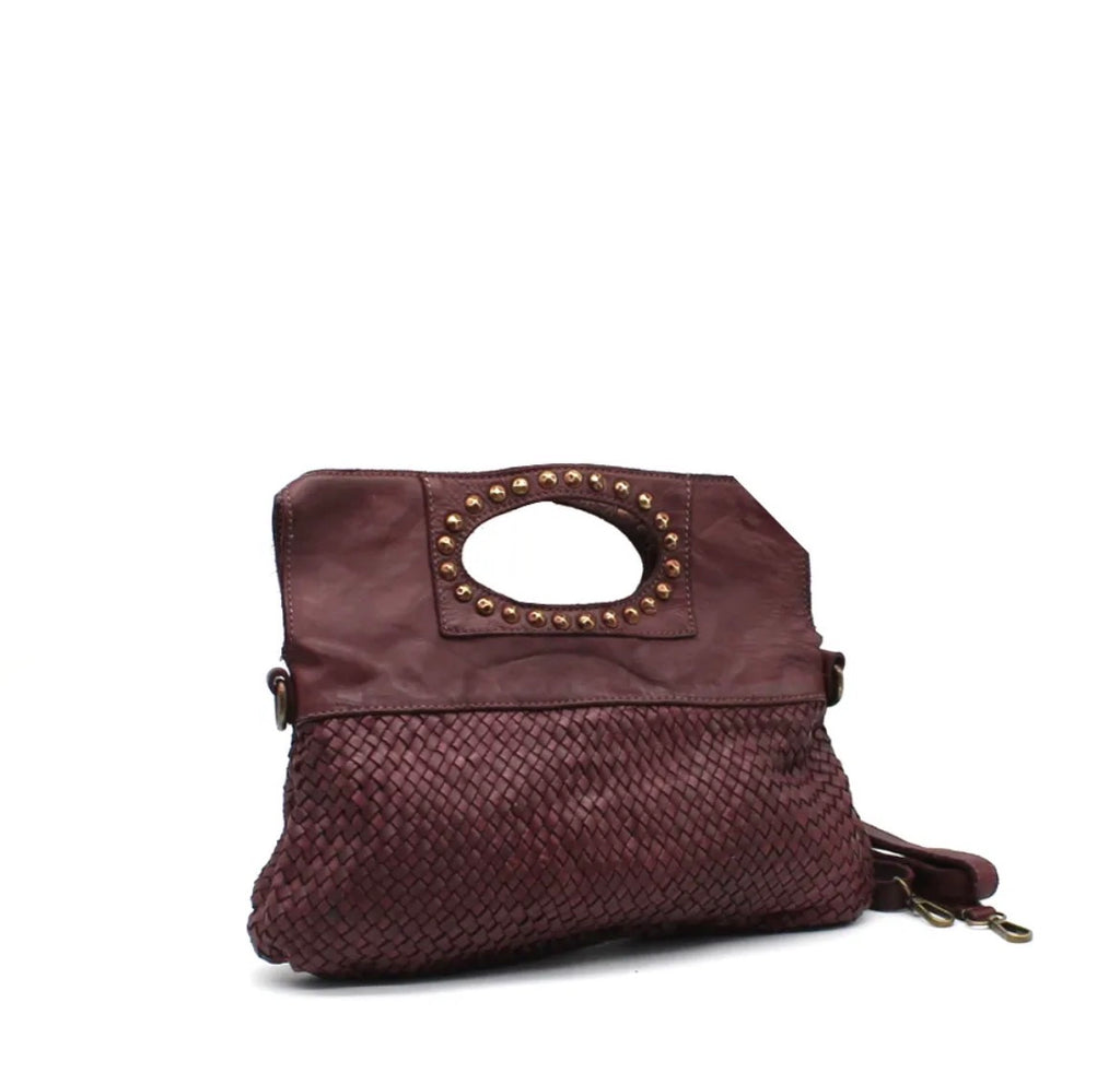 Bolso Trenzado con Asa y Tachuelas
