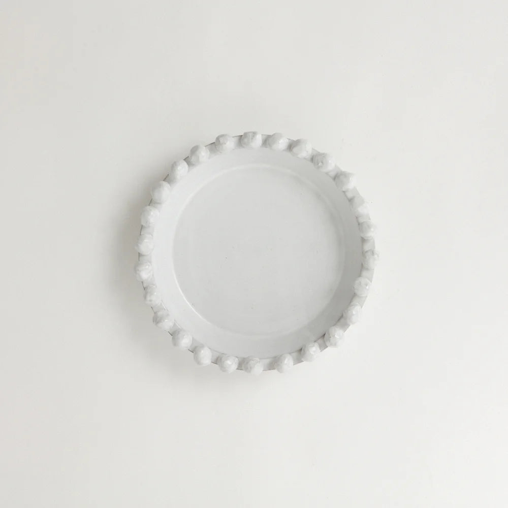 Cuenco blanco con borde de esferas