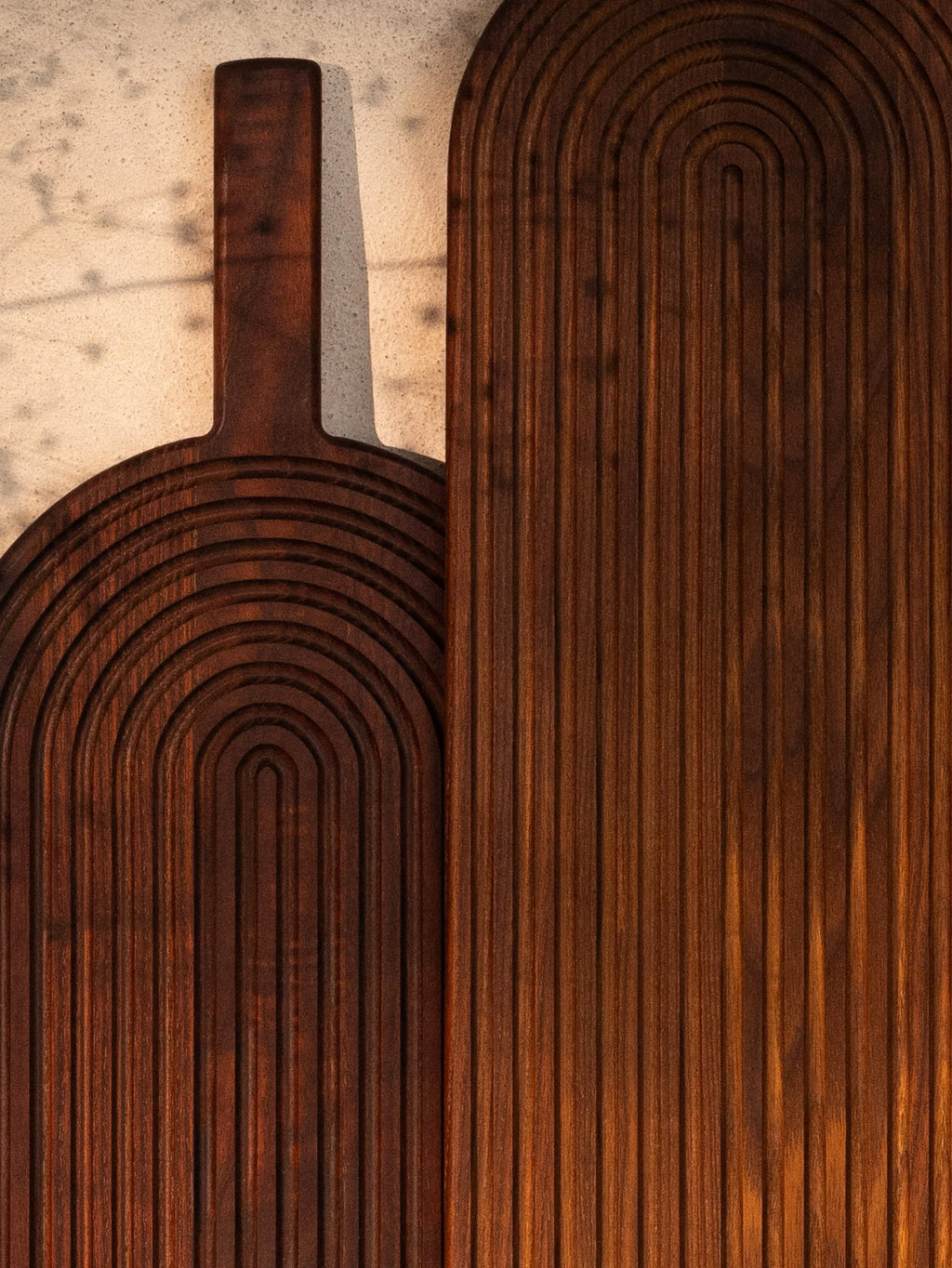 Tabla para servir de madera de fresno termotratada