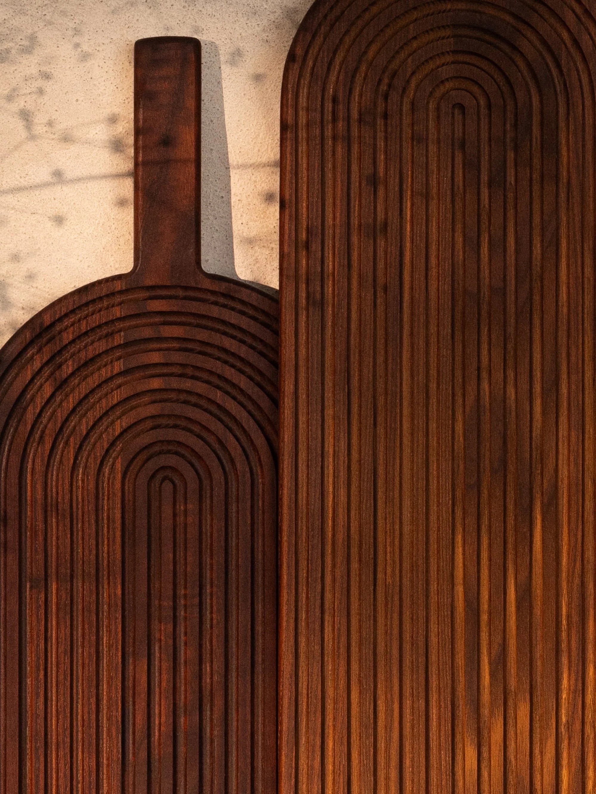 Tabla para servir de madera de fresno termotratada