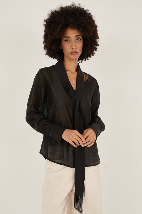 Blusa con lazada negra