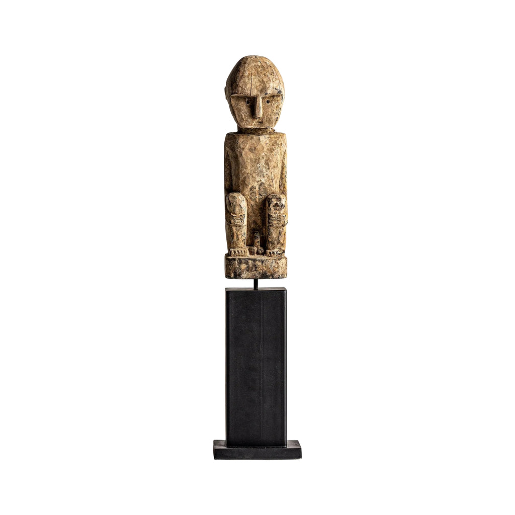 Figura decorativa en acabado negro envejecido