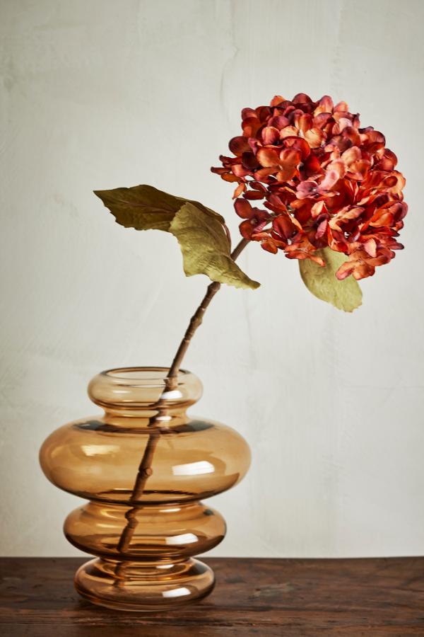 Tallo de hortensia, naranja, flores artificiales. 15 cm de diámetro x 46 cm de alto.