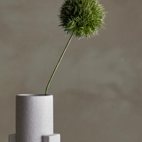 Tallo de Allium, verde, flores artificiales 13 cm de diámetro x 63 cm de alto.