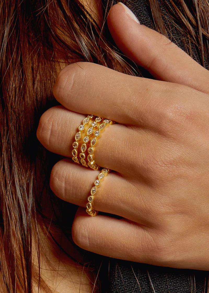 Anillo Triple Infinity en oro laminado