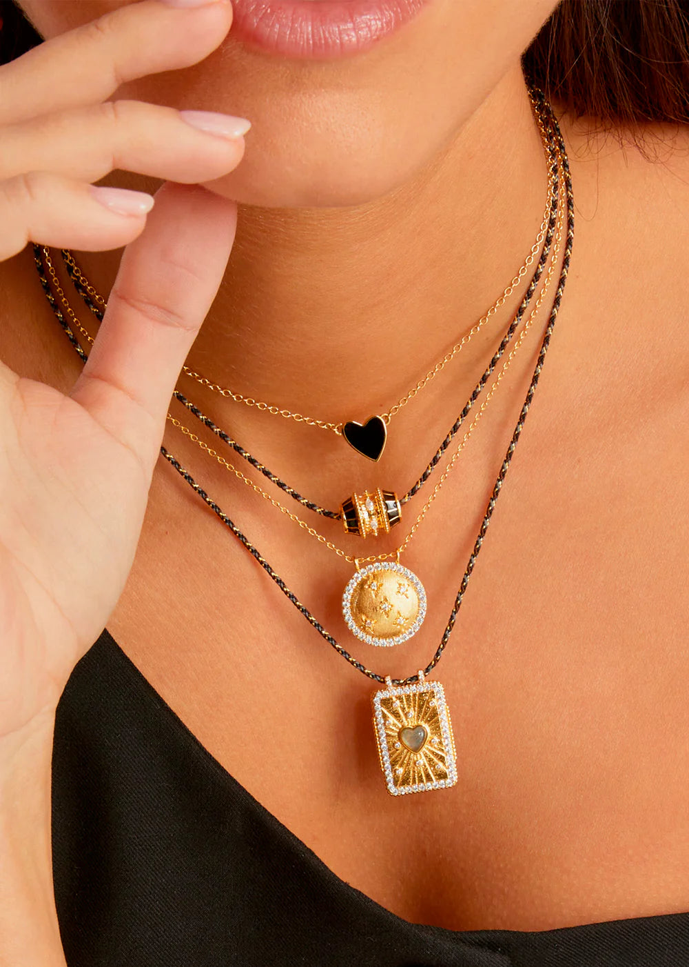 Collar Black Talisman de oro