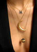 Collar Black Shiny Protection de oro