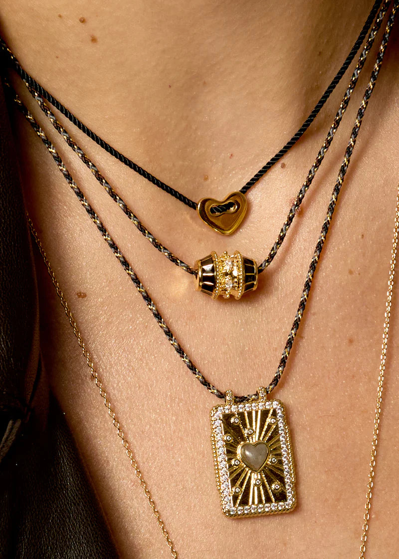 Collar Black Corazón en oro laminado